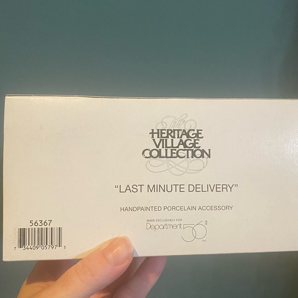 Dept 56 “Last Minute Delivery” Christmas Porcelain Heritage Village Collection - Picture 6 of 7
